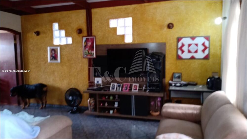 Sobrado à venda com 3 quartos, 299m² - Foto 1
