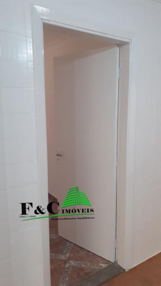 Casa à venda com 3 quartos, 250m² - Foto 2
