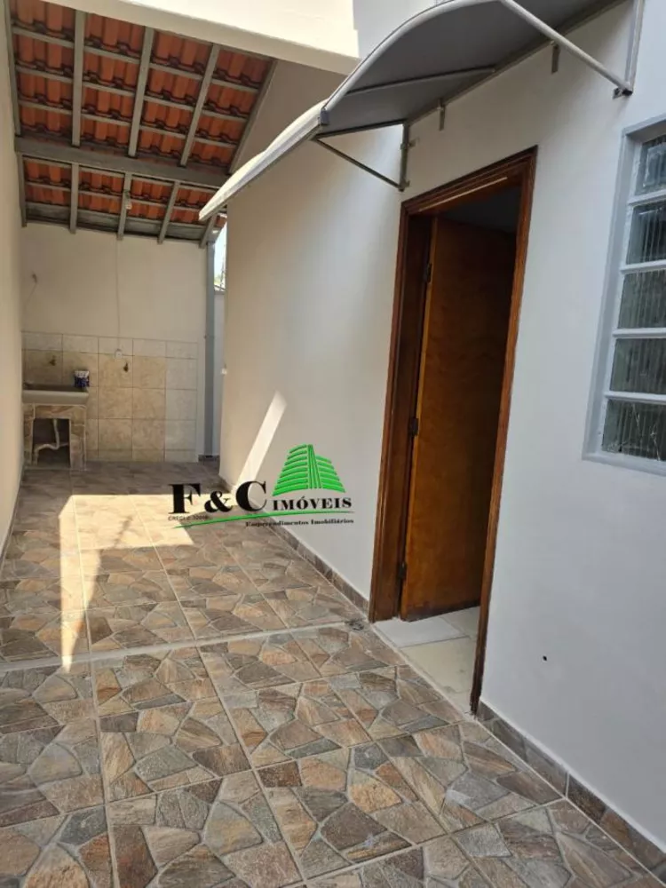 Casa à venda com 2 quartos, 125m² - Foto 1