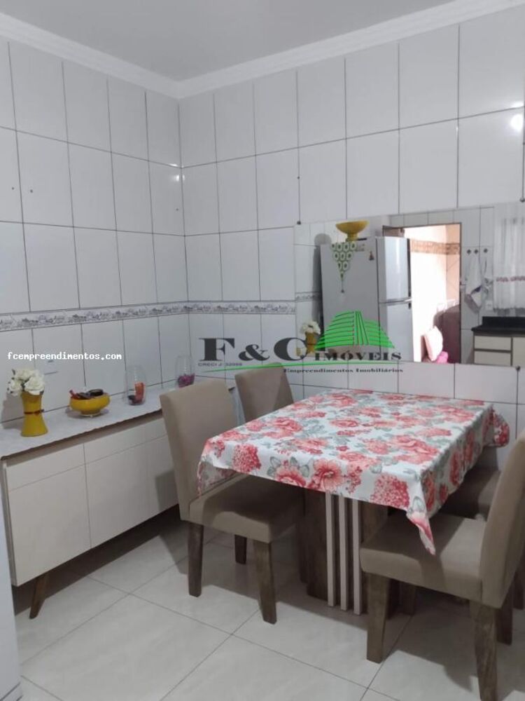 Casa à venda com 3 quartos, 140m² - Foto 1