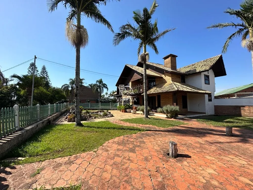 Casa, 3 quartos, 233 m² - Foto 1