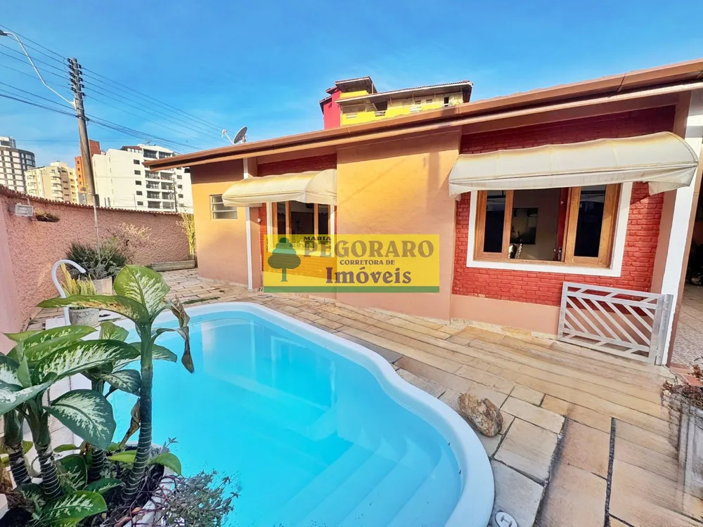 Casa, 4 quartos, 249 m² - Foto 1