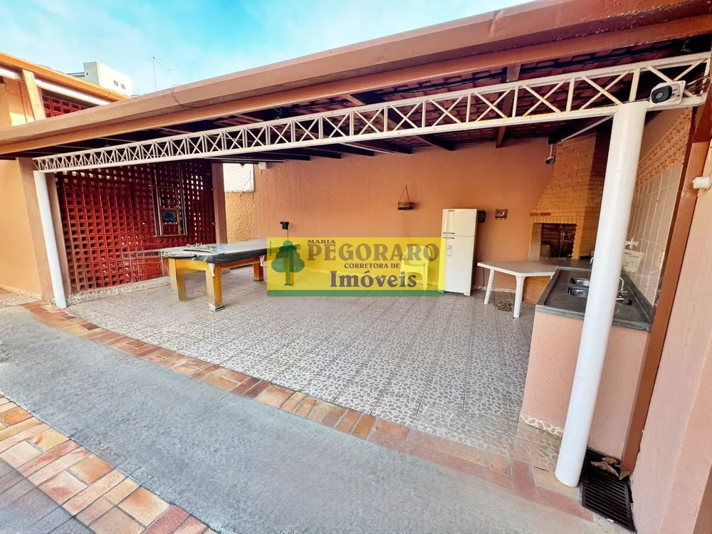Casa, 4 quartos, 249 m² - Foto 2