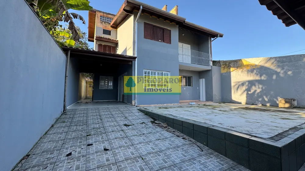 Casa, 3 quartos, 222 m² - Foto 1
