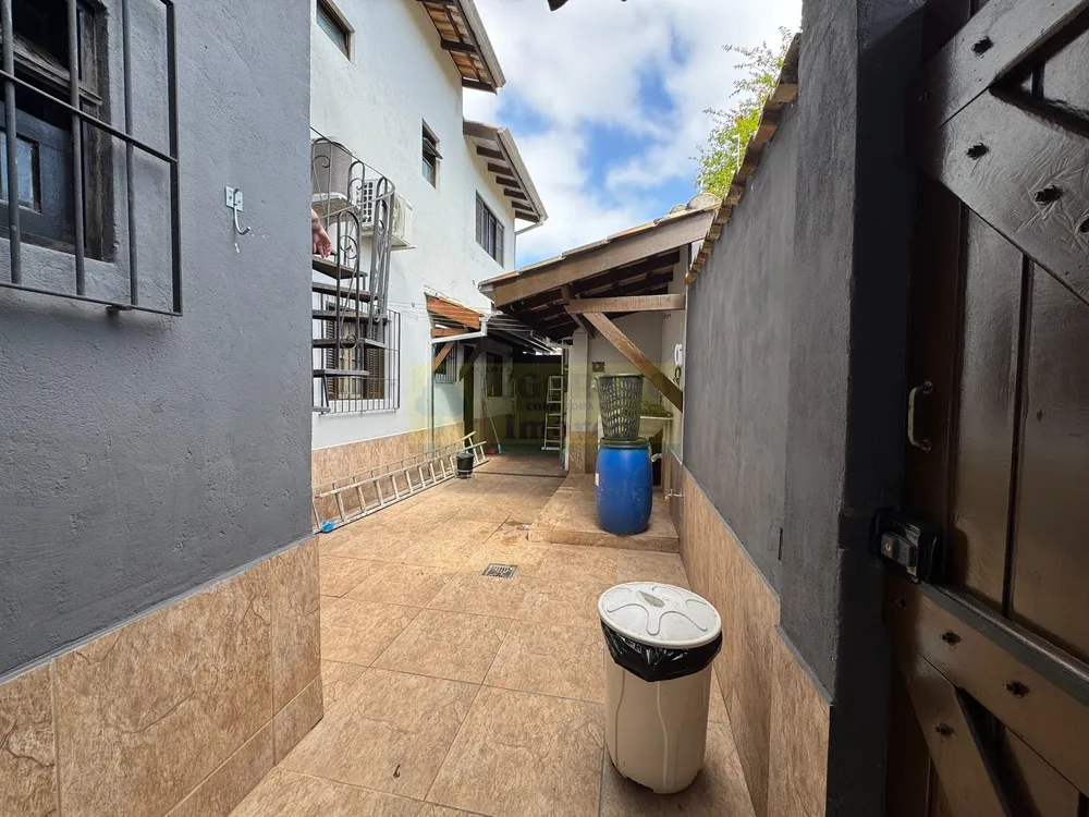 Casa, 7 quartos, 288 m² - Foto 3