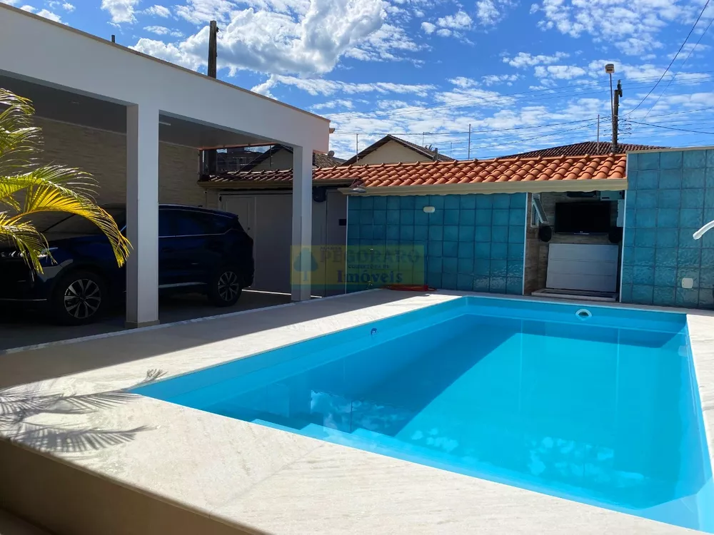 Casa à venda com 3 quartos, 345m² - Foto 1