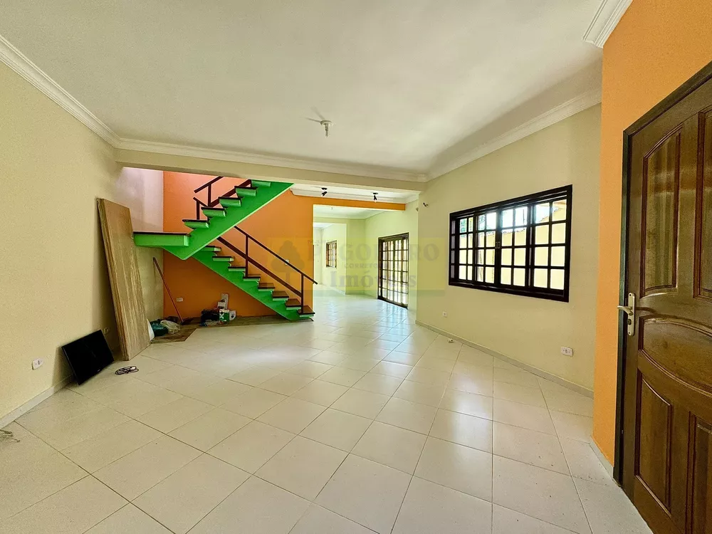 Casa à venda com 3 quartos, 201m² - Foto 2