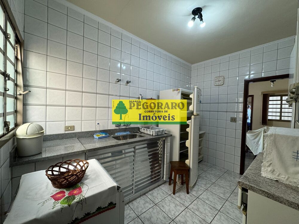 Casa, 3 quartos, 235 m² - Foto 1