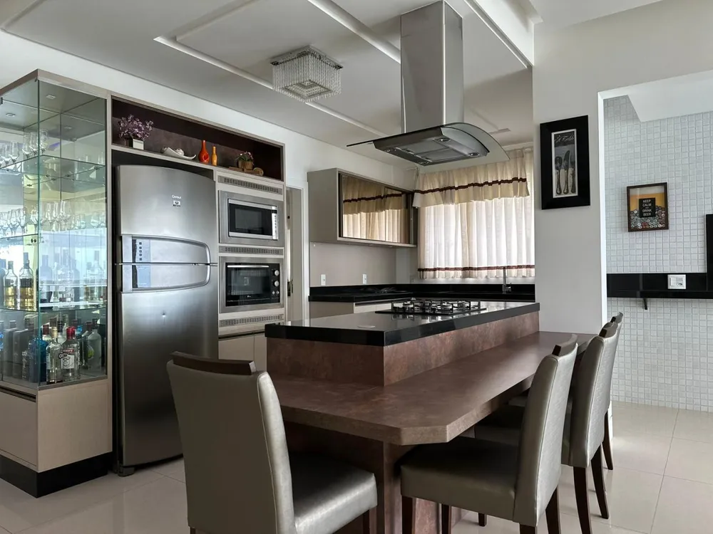 Apartamento, 3 quartos, 182 m² - Foto 1