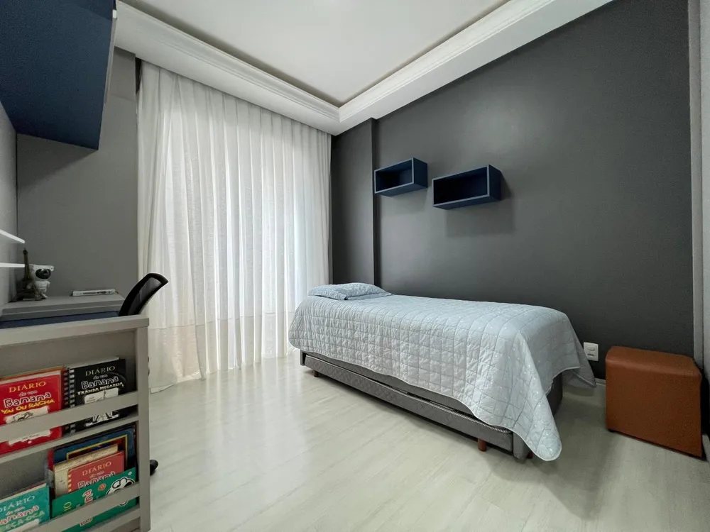 Casa, 3 quartos, 245 m² - Foto 1
