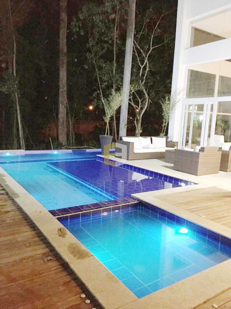 Casa de Condomínio à venda com 4 quartos, 340m² - Foto 1