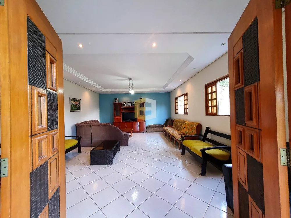 Chácara, 3 quartos, 2500 m² - Foto 1