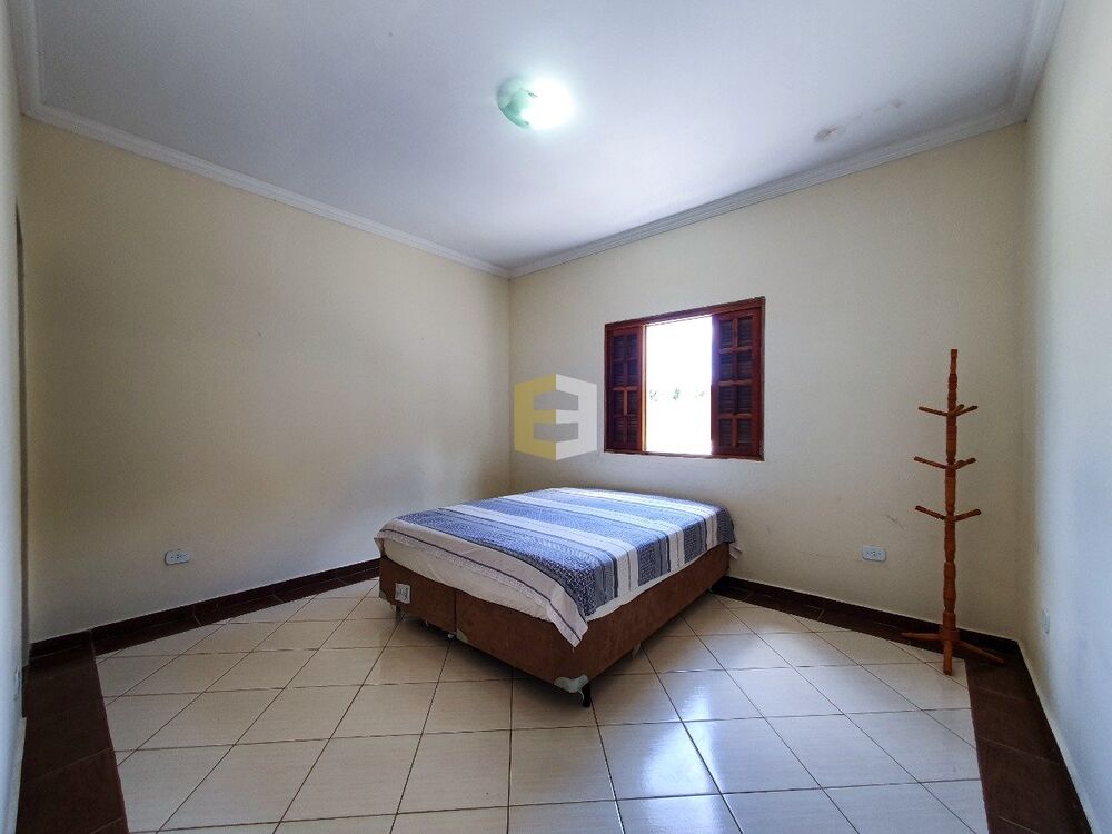 Chácara, 3 quartos, 2500 m² - Foto 1