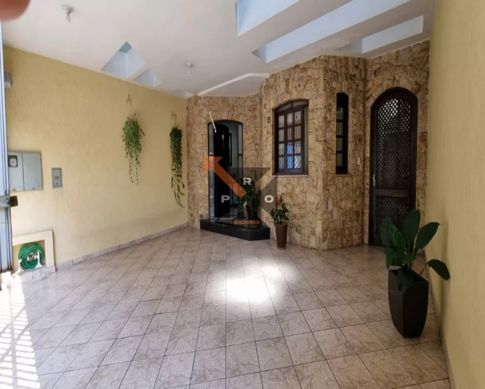 Casa à venda com 3 quartos, 183m² - Foto 1