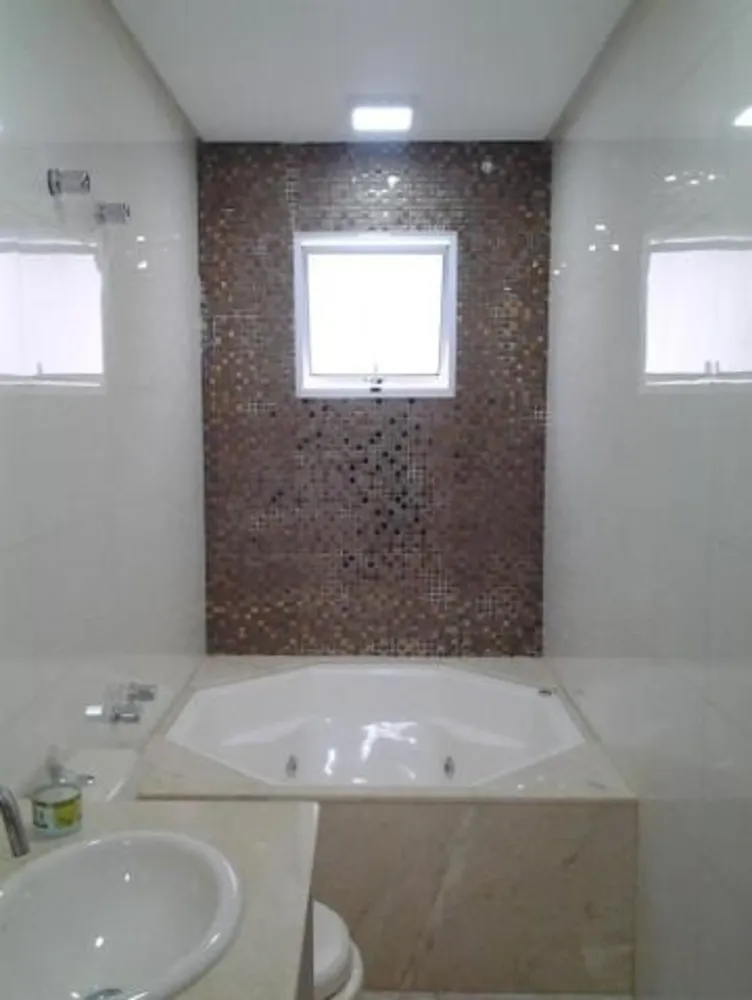 Casa, 6 quartos, 200 m² - Foto 1