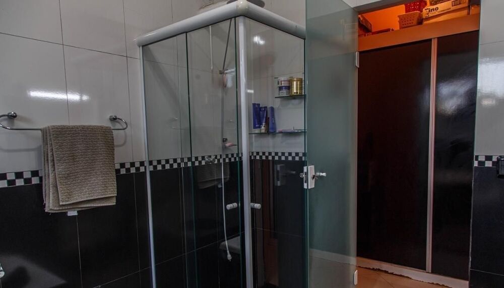 Casa à venda com 4 quartos, 300m² - Foto 3