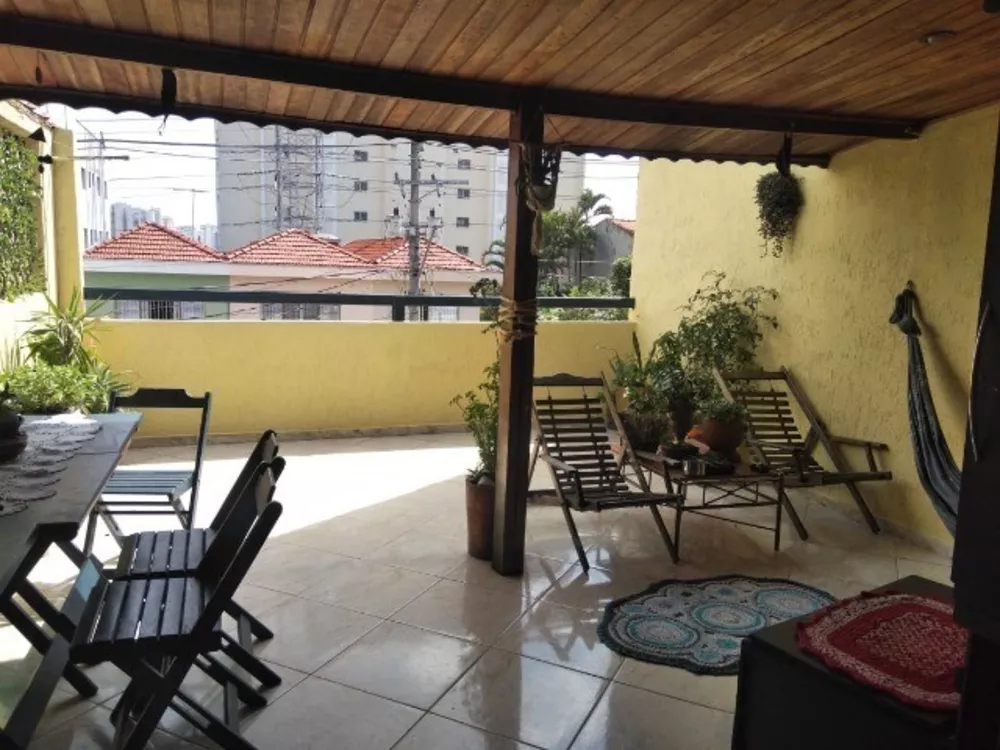 Casa à venda com 3 quartos, 217m² - Foto 1