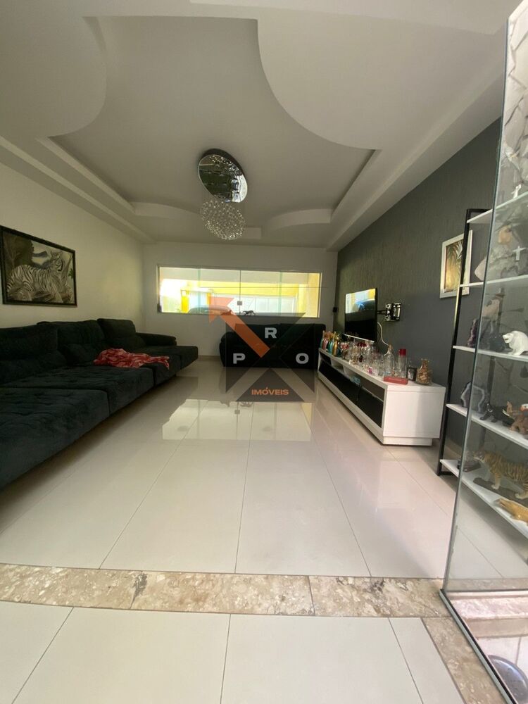 Casa à venda com 4 quartos, 220m² - Foto 1