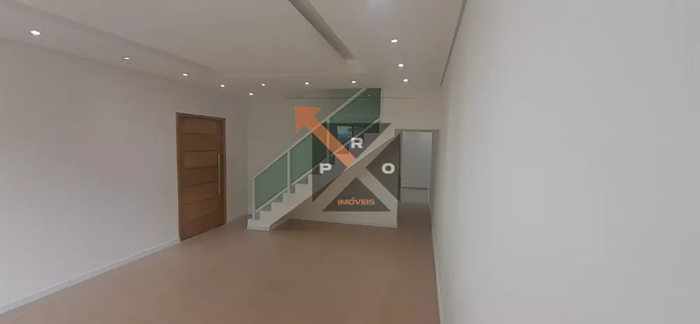 Casa à venda com 3 quartos, 250m² - Foto 2