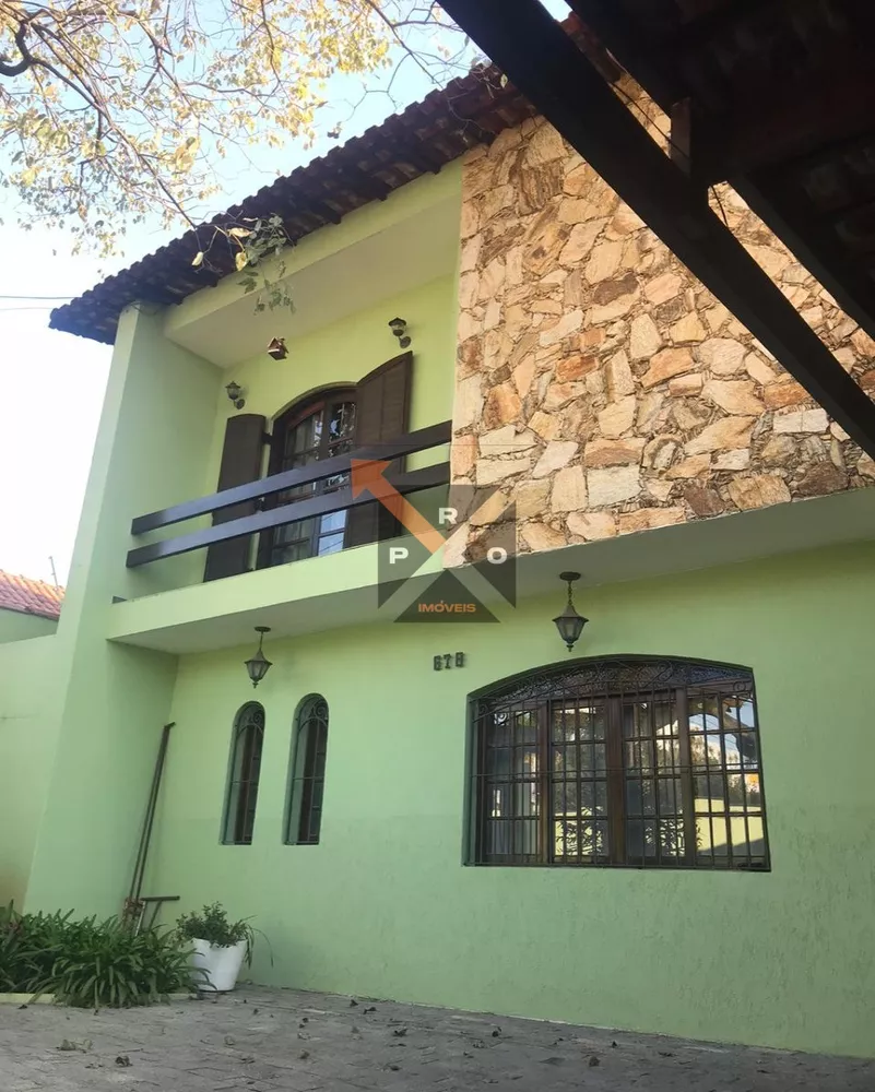 Casa à venda com 3 quartos, 377m² - Foto 1