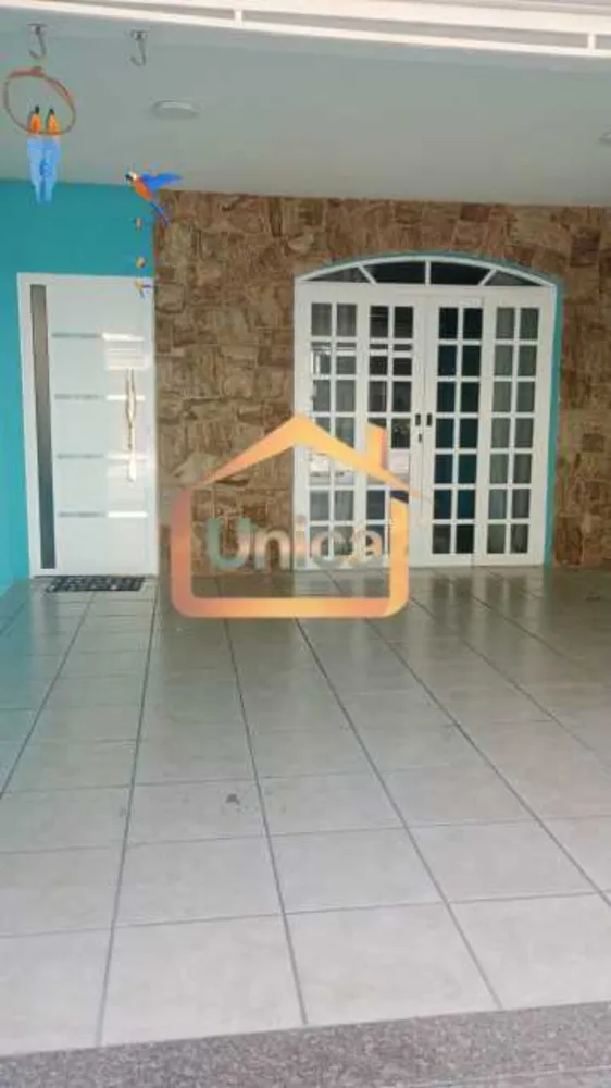 Casa, 3 quartos, 209 m² - Foto 2