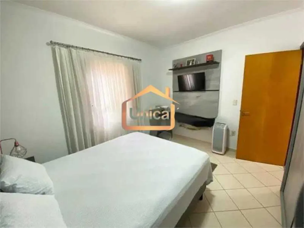 Casa, 4 quartos, 241 m² - Foto 1