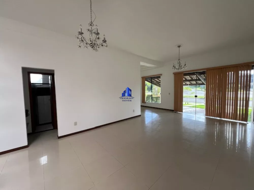 Casa de Condomínio à venda com 3 quartos, 198m² - Foto 1