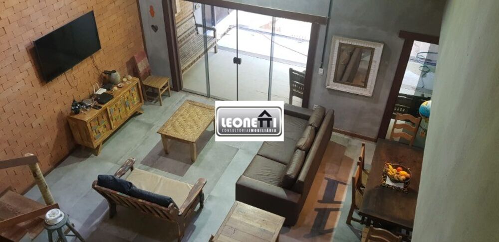 Casa, 3 quartos, 260 m² - Foto 1