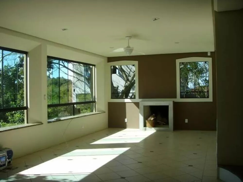 Casa à venda com 4 quartos, 311m² - Foto 3