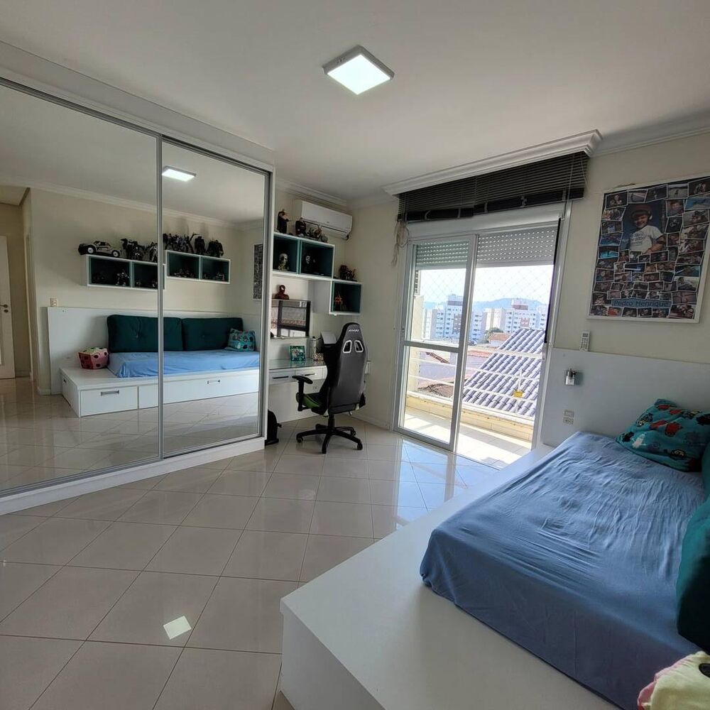 Casa, 3 quartos, 334 m² - Foto 1