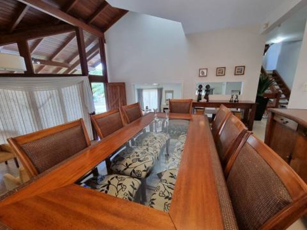 Casa à venda com 4 quartos, 345m² - Foto 1