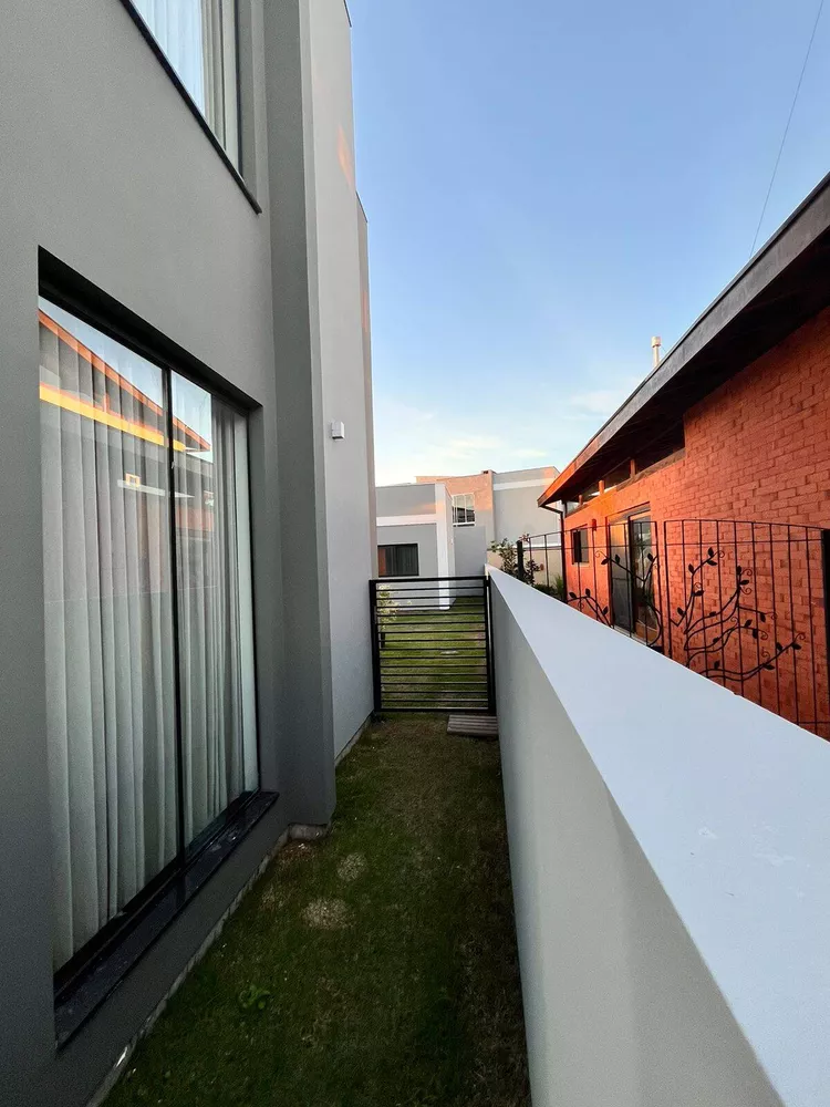 Casa à venda com 4 quartos, 198m² - Foto 4