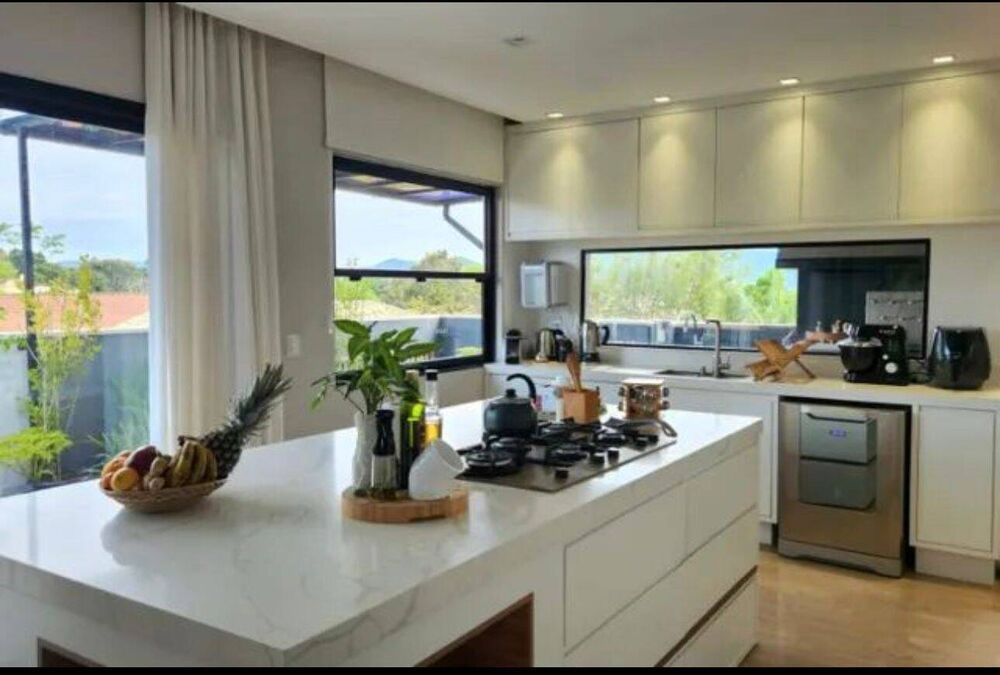 Apartamento à venda com 3 quartos, 160m² - Foto 2