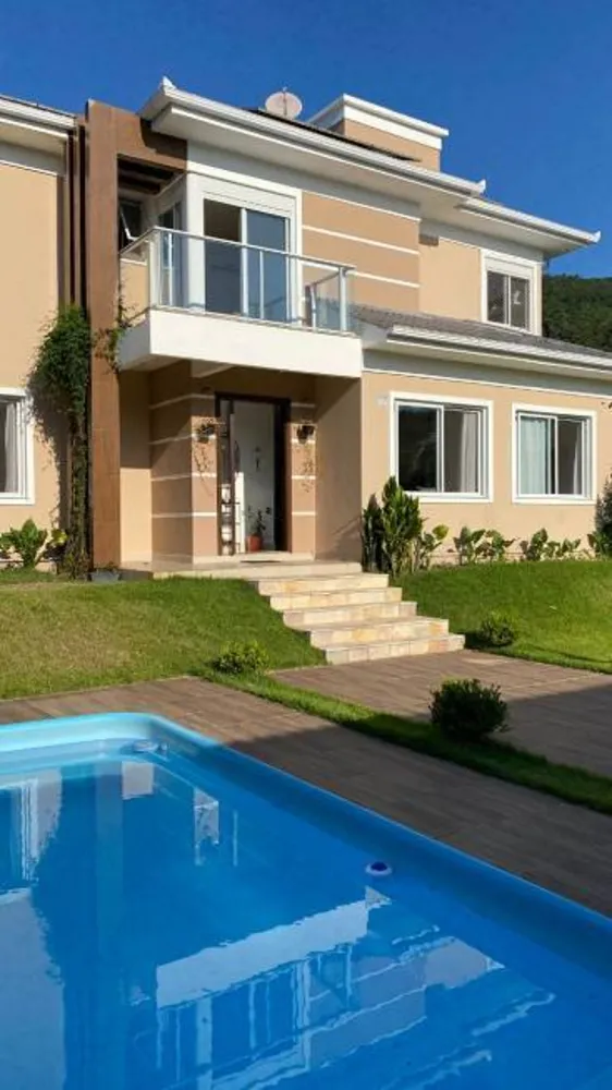Casa, 5 quartos, 228 m² - Foto 1