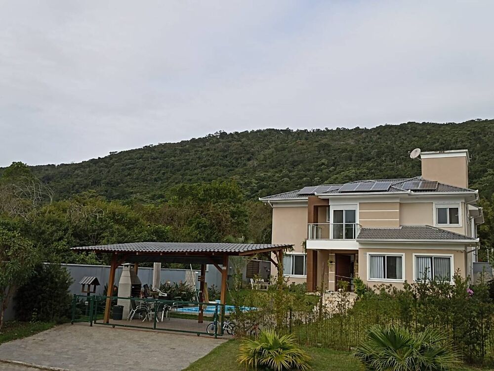 Casa, 5 quartos, 228 m² - Foto 1