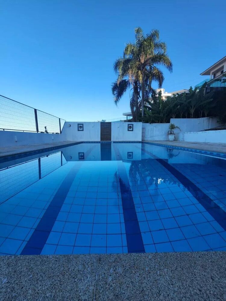 Casa, 4 quartos, 245 m² - Foto 1