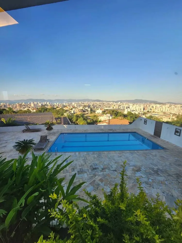 Casa, 4 quartos, 245 m² - Foto 1