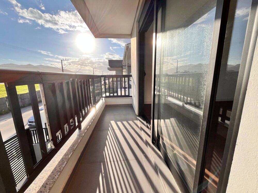 Casa à venda com 3 quartos, 150m² - Foto 1