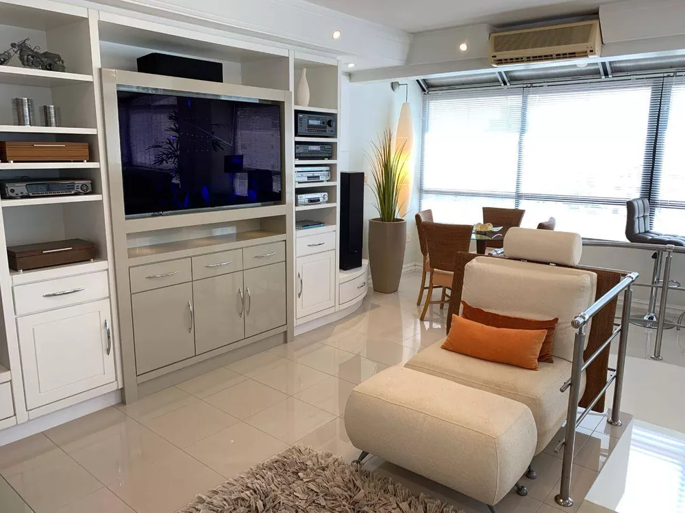 Apartamento à venda com 3 quartos, 203m² - Foto 3