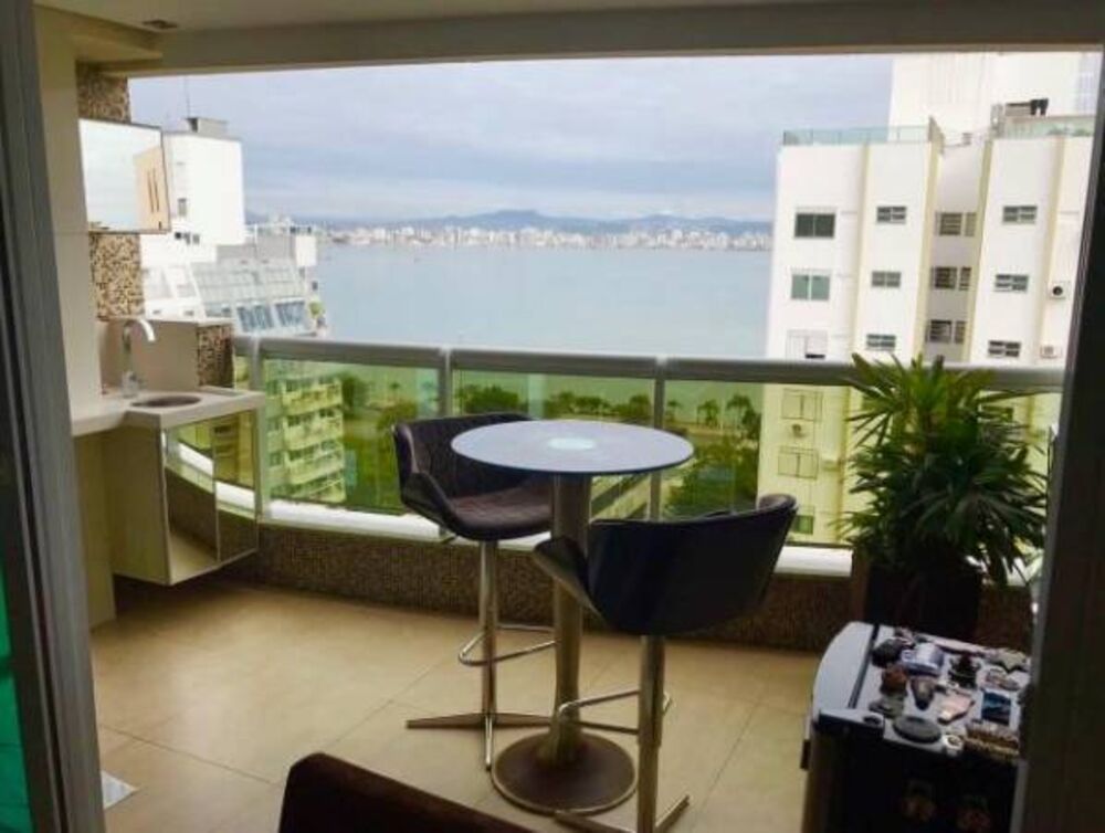 Apartamento à venda com 3 quartos, 160m² - Foto 1