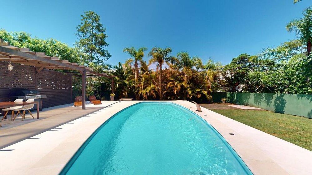 Casa à venda com 4 quartos, 299m² - Foto 1