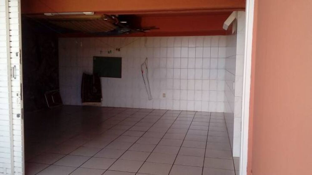 Casa à venda com 4 quartos, 360m² - Foto 1