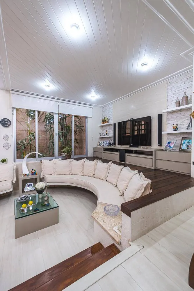 Casa, 3 quartos, 201 m² - Foto 1
