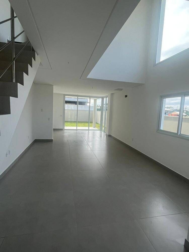 Casa à venda com 3 quartos, 150m² - Foto 1