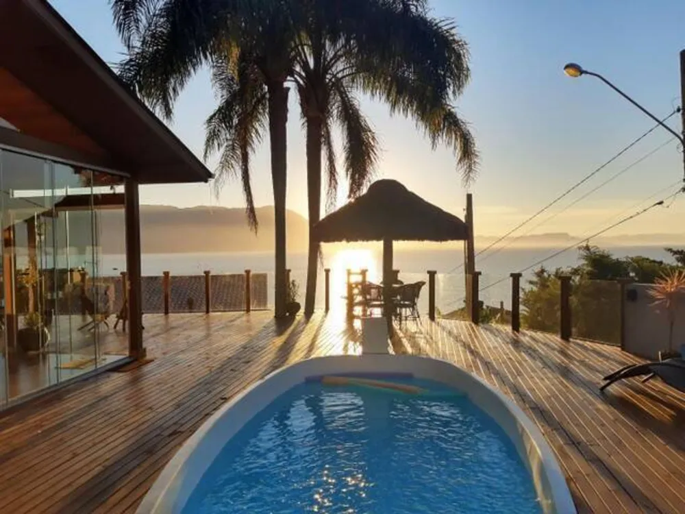Casa, 3 quartos, 215 m² - Foto 1