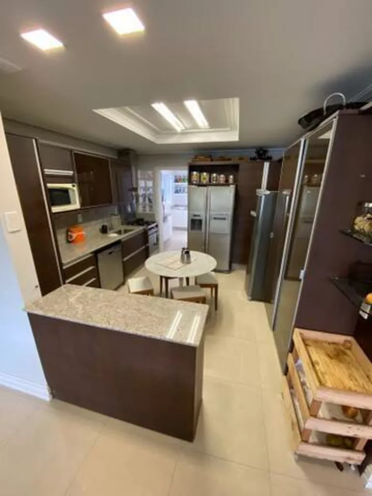 Apartamento à venda com 3 quartos, 250m² - Foto 3