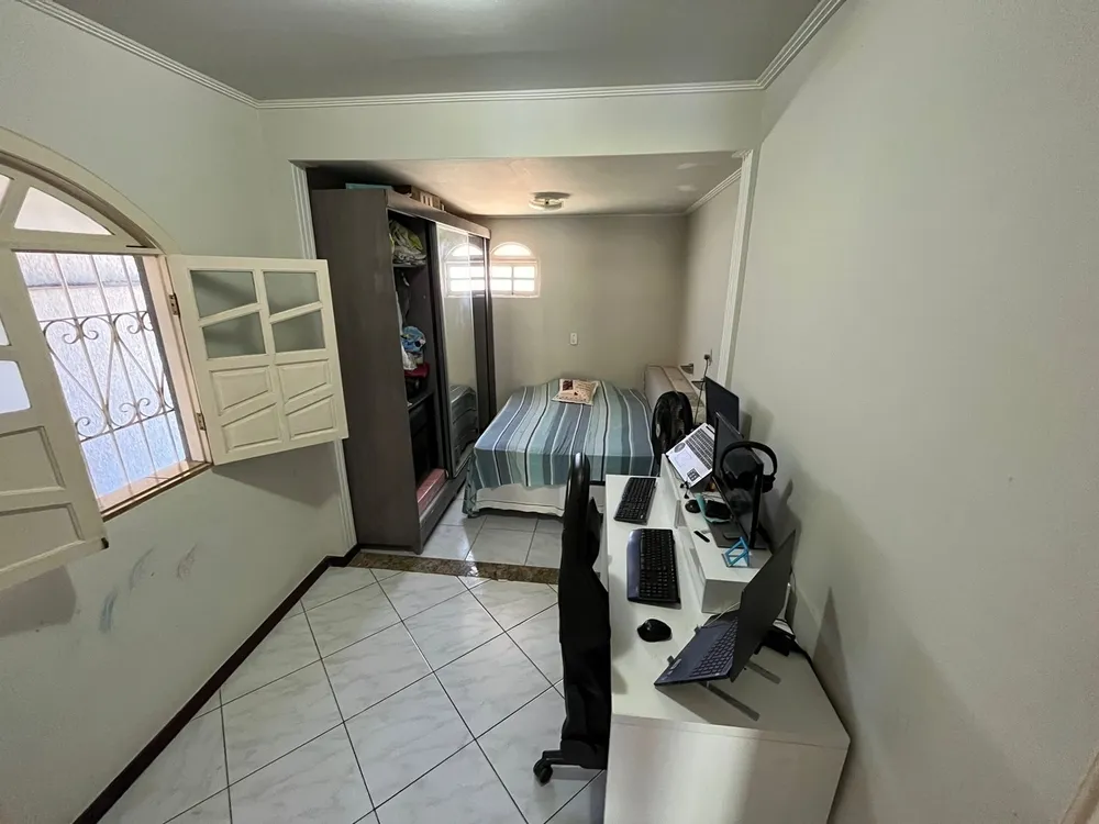Casa, 4 quartos, 237 m² - Foto 1