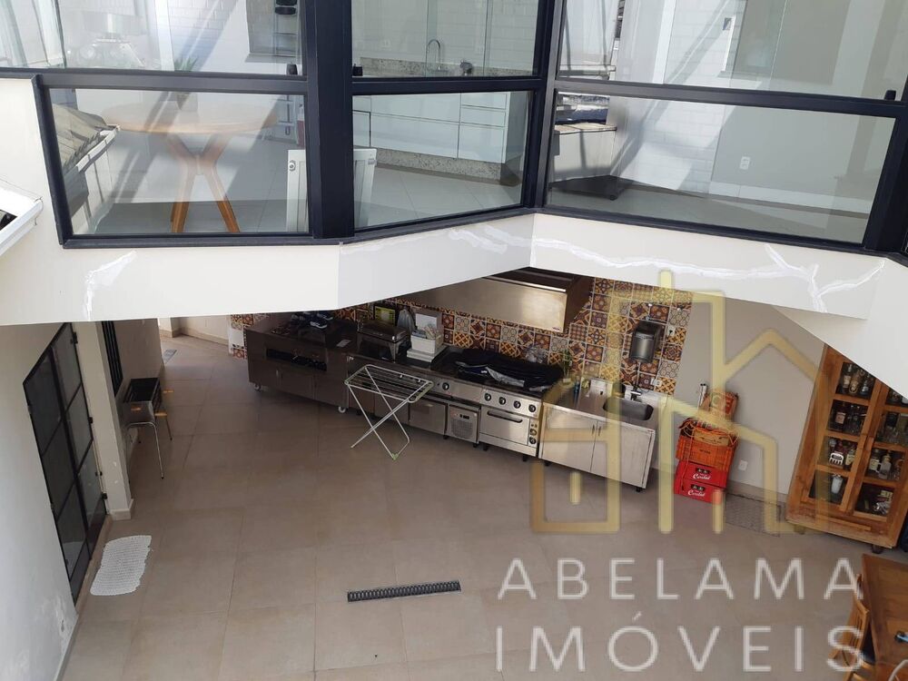 Casa para alugar com 5 quartos, 320m² - Foto 2