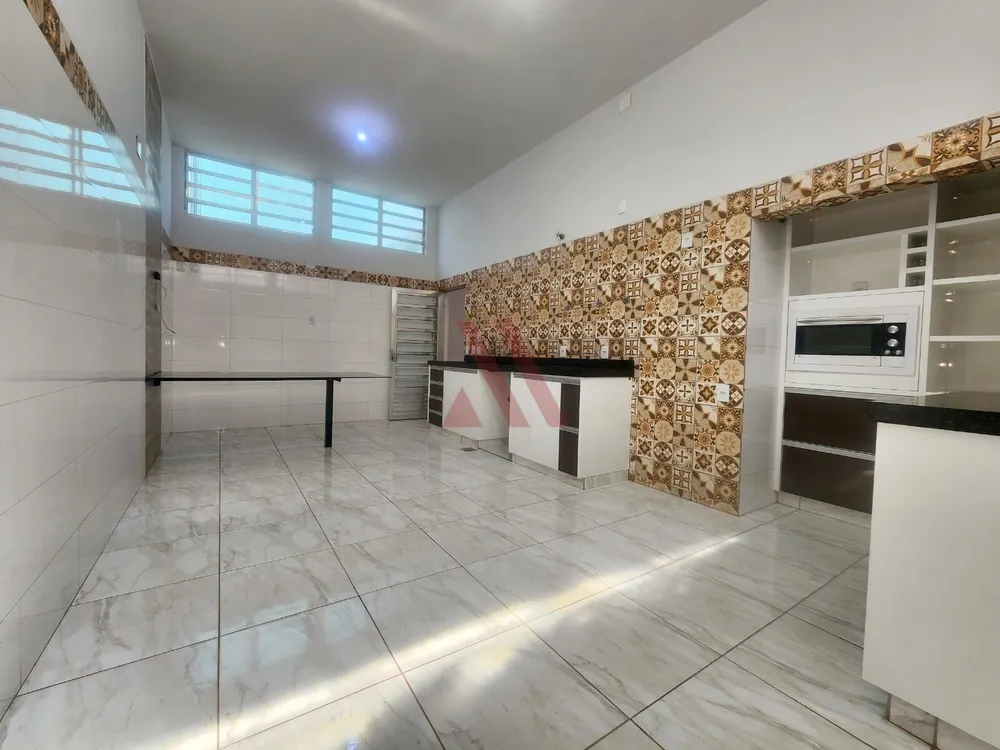Sobrado, 11 quartos, 303 m² - Foto 2