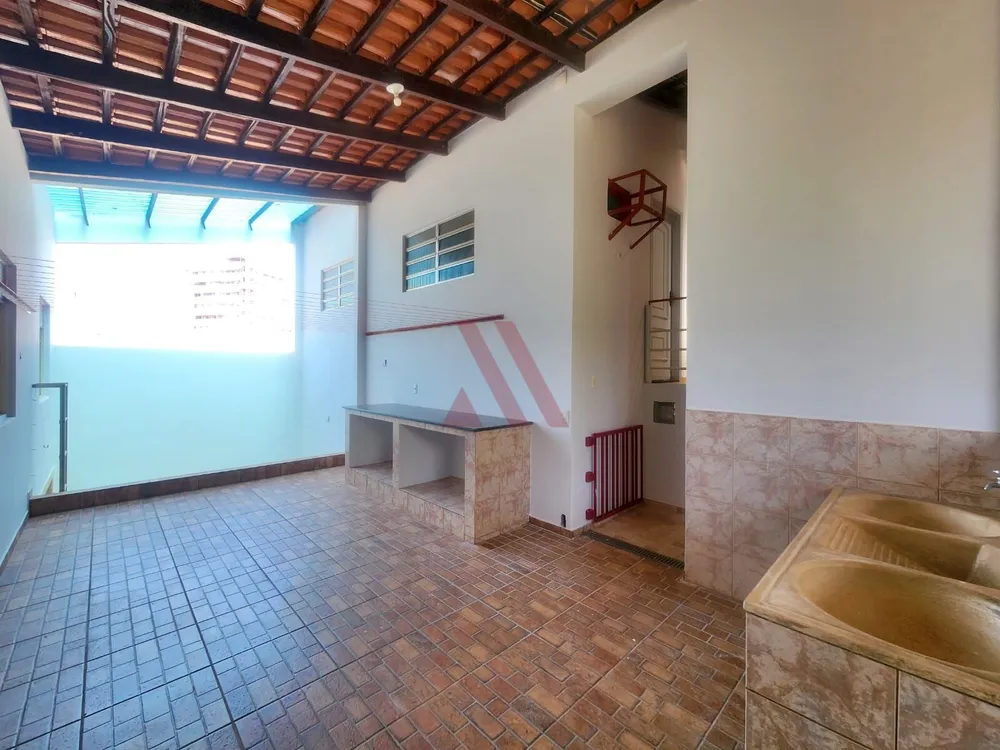 Sobrado, 11 quartos, 303 m² - Foto 3